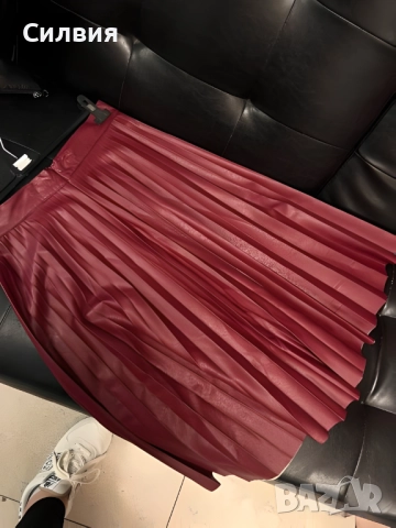 Нова червена кожена плисирана пола с етикет солей "Bebe Plus" М размер, снимка 8 - Поли - 52409865