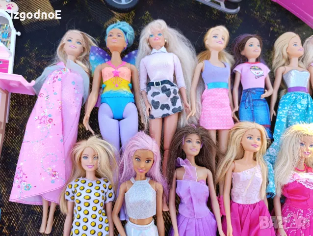 Огромен лот Mattel - Barbie кукли, кухня, кола, мотор, снимка 7 - Кукли - 48837325