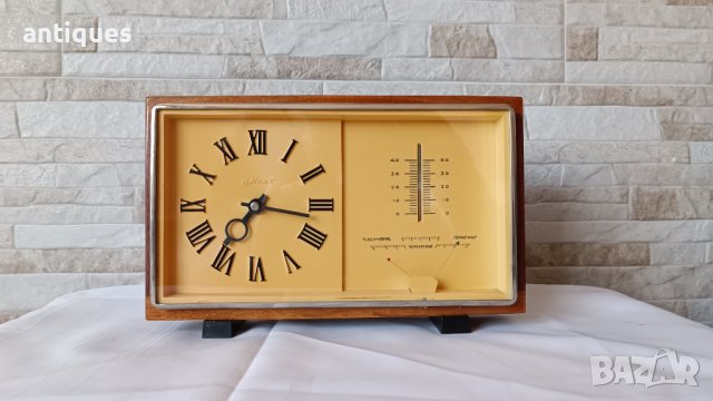Стар настолен часовник Маяк с барометър и термометър, снимка 1 - Антикварни и старинни предмети - 38780830