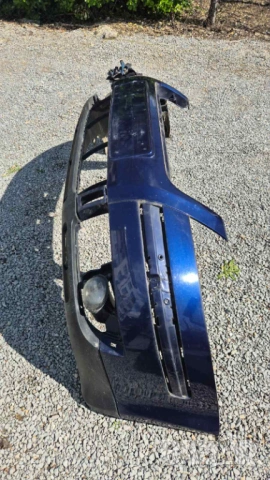 синя предна броня LB5N Пасат 5.5 VW PASAT PASSAT B5.5 predna bronq, снимка 2 - Части - 49442071