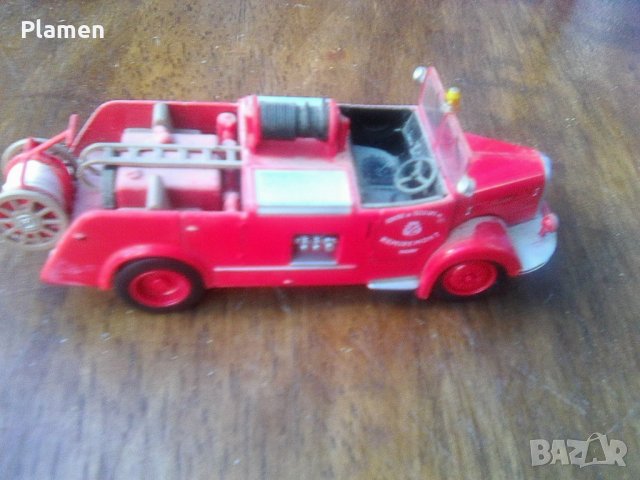 Макет на стар английски пожарен автомобил, снимка 3 - Колекции - 38545915