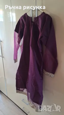 Традиционна индийска курта (kurta) в наситен лилав/винен цвят с елегантни златни акценти., снимка 3 - Корсети, бюстиета, топове - 56153379