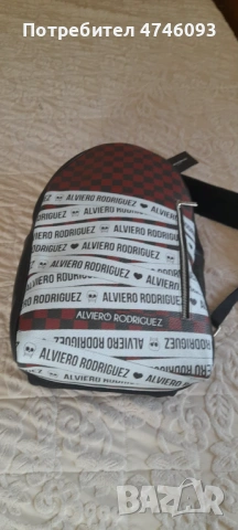  раница от италианския бранд Alviero Rodriguez.