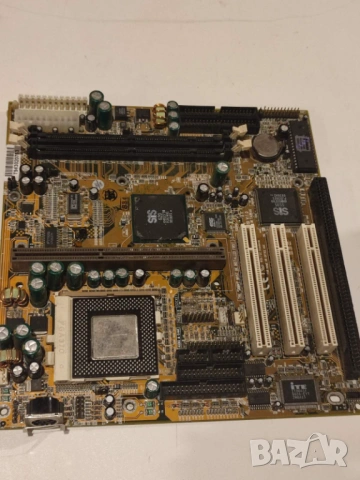 Части платка с процесор intel 500МХц от ретро компютър