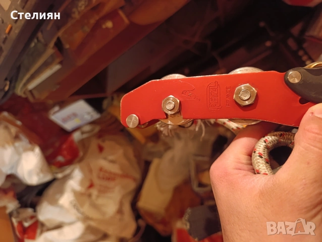 Алпийско оборудване Petzl - самохвати и десандьор , снимка 2 - Спортна екипировка - 54001520