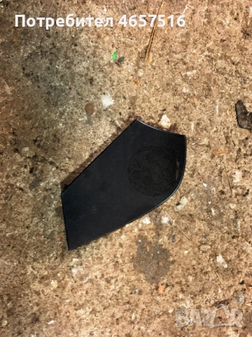 Решекта на задна дясна врата на пищялка над говорителя Ауди А6 само за 20лв. 4f0035794