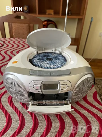 Радиокасетофон с CD Philips, снимка 2 - Радиокасетофони, транзистори - 56129527