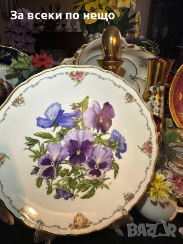 Royal Albert England  “ Теменужките” автор Sara Anne Schofield Код P2017 , снимка 8 - Декорация за дома - 53936970