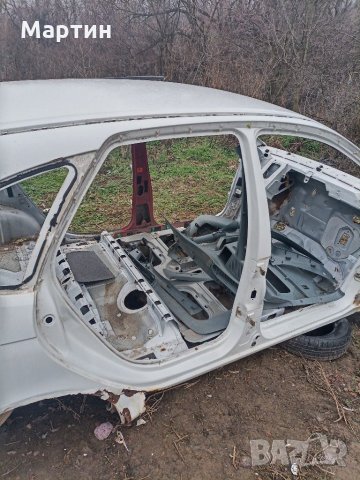 Колонки между вратите за Рено Меган Сценик, снимка 2 - Части - 31349392