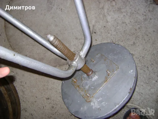 Столче на винт , снимка 3 - Антикварни и старинни предмети - 47581144