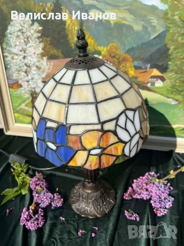 Винтидж лампа стил Tiffany в прекрасти цветове и отлично състояние. Работеща., снимка 4 - Настолни лампи - 49975640