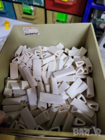 Бананки за маркиране, надписване  на кабели