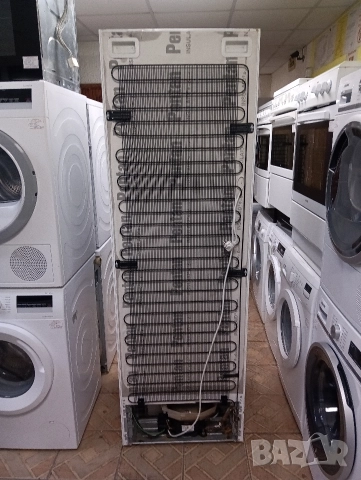 Като нов комбиниран хладилник с фризер Бош Bosch A+++ с две години гаранция!, снимка 11 - Хладилници - 52543947