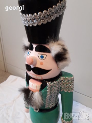 Голяма дървена фигура на хусар лешникотрошач, снимка 2 - Статуетки - 31326499