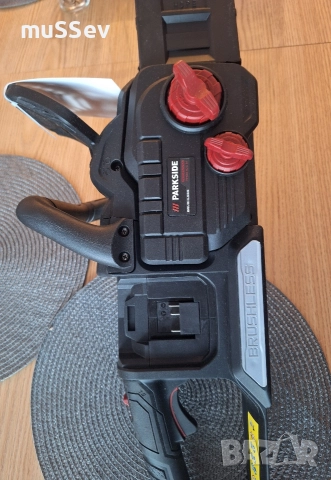 акумулатарна резачка 40В на Parkside performance 40V , снимка 3 - Градинска техника - 52888684