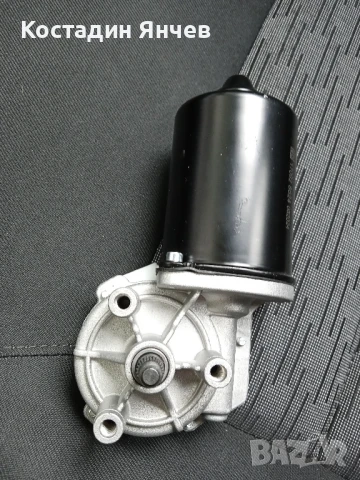 Моторче предни чистачки за Vw Golf 3 Ново, снимка 2 - Части - 51421794