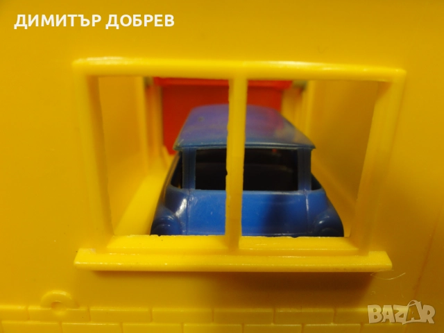 СТАРА РЕТРО ПЛАСТМАСОВА ИГРАЧКА ГАРАЖ ЗА КОЛИЧКИ 1/43 WADER GERMANY, снимка 9 - Колекции - 51770211
