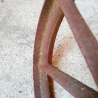 Старо масивно желязно колело, снимка 3 - Антикварни и старинни предмети - 33775654