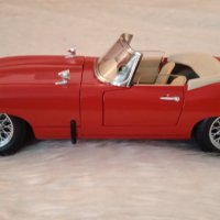 Jaguar E-Type 1961 1:18 Burago, снимка 7 - Колекции - 37244096