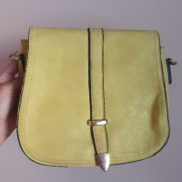 Жълта дамска чанта , снимка 1 - Чанти - 30005195