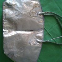 Красива нова сребриста чанта, снимка 1 - Чанти - 39884183