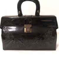 Дамска чанта естествен лак, модел от '70 те, снимка 2 - Антикварни и старинни предмети - 42759888