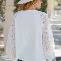 Дамска блуза в бяло с дълги ръкави от дантела, снимка 2 - Блузи с дълъг ръкав и пуловери - 44321247