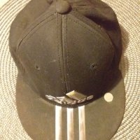 Оригинална шапка на Adidas с козирка, L-XL, снимка 1 - Шапки - 36937078