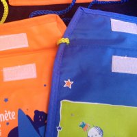 Чантички торбички портмонета за деца Planete Bleue оранжеви и сини 23 х 17 см. торбичка, снимка 4 - Други - 38799188