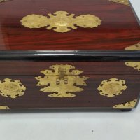 Дървена кутия с обков, снимка 1 - Антикварни и старинни предмети - 30117419