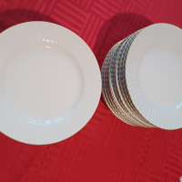 Комплект порцеланови чинии със златен кант, снимка 2 - Други ценни предмети - 44605652