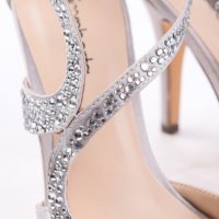 Елегантни сребристи обувки , снимка 2 - Дамски обувки на ток - 29165258