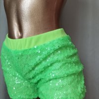 М Неоново зелени къси панталонки с пайети , снимка 2 - Къси панталони и бермуди - 37224899