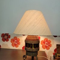Битова настолна лампа с шапка , снимка 1 - Настолни лампи - 39226515