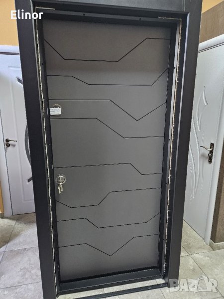 Входна блиндирана врата, снимка 1