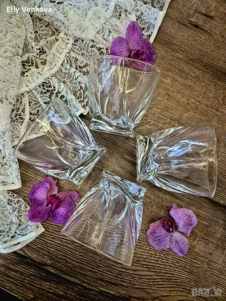 Четири стъклени чаши за уиски в кутия, снимка 1