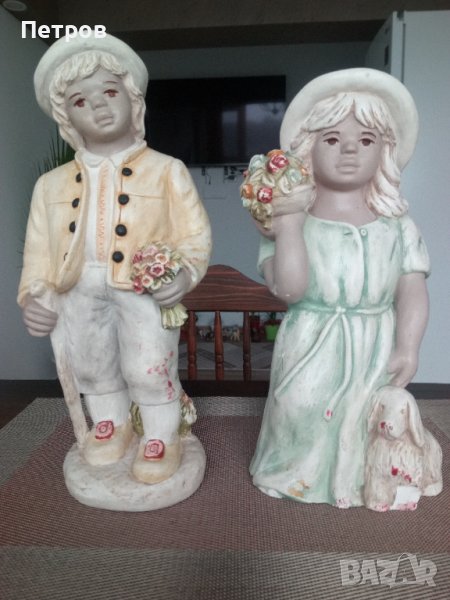 Продавам 2 стари и много красиви статуетки.Обявената цена е за двете.Тегло около 2 кг на статуетка., снимка 1