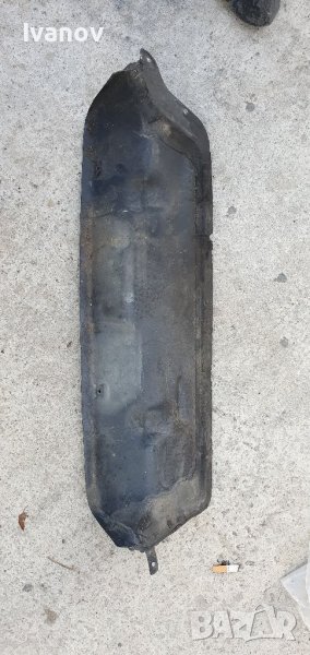 Предпазна ламарина под предното стъкло пред парното за бмв е36, снимка 1