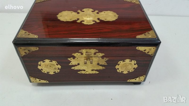 Дървена кутия с обков, снимка 1