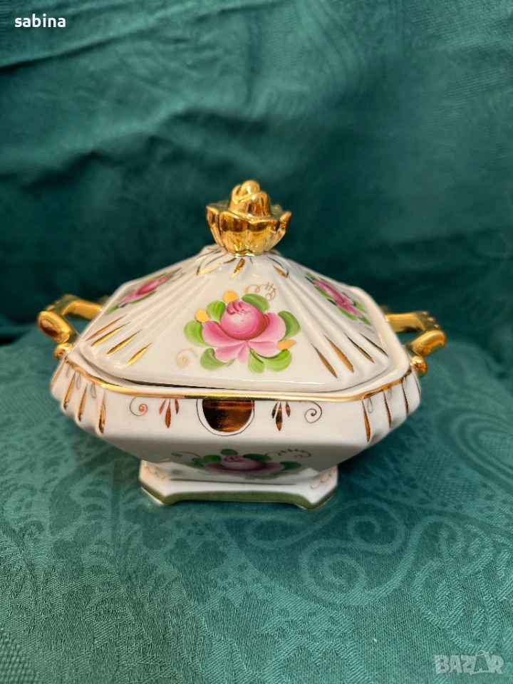 Нова бонбониера/захарница Гжел (Гжель), подходяща за подарък. От по-редките в розово и златно, снимка 1