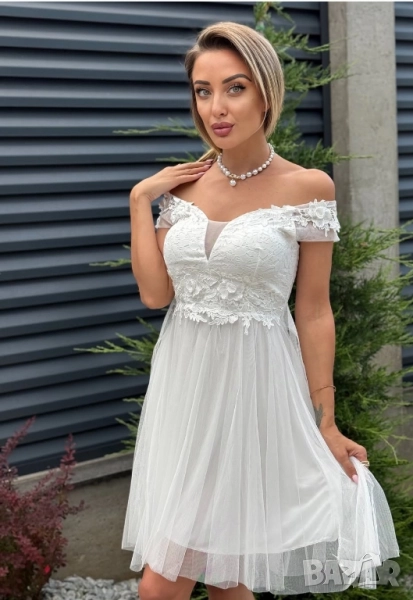 прелестна рокля с тюл и 3д бродерия , снимка 1