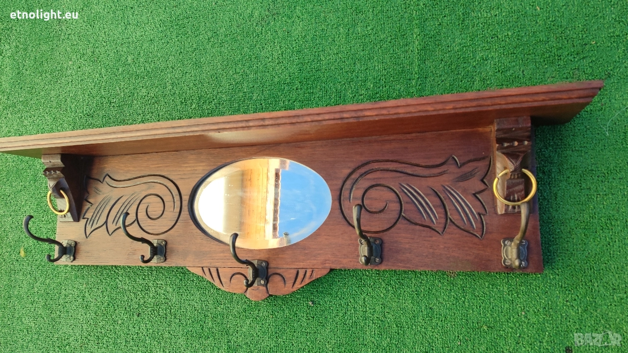 Старинна дъбова закачалка с рафт отгоре, огледало и дърворезба , снимка 1