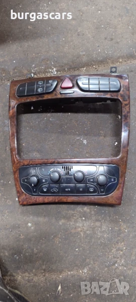Централна конзола Mercedes C220 W203 - 50лв, снимка 1