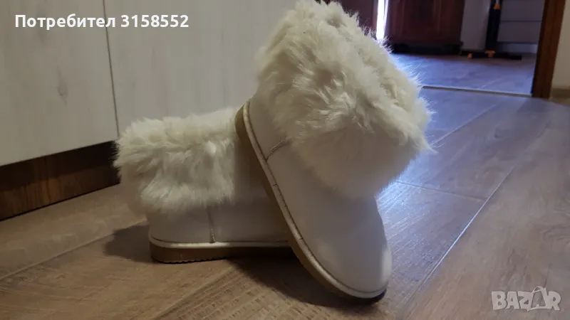 Бели пухкави ботушки, снимка 1