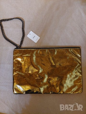 Елегантна златиста чанта - клъч Mango
