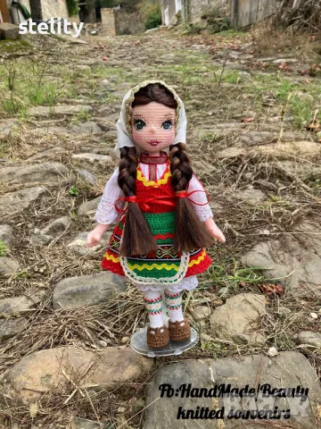 Кукла в народна носия Лазарка