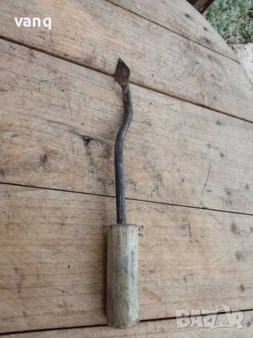 Стар кован инстромент