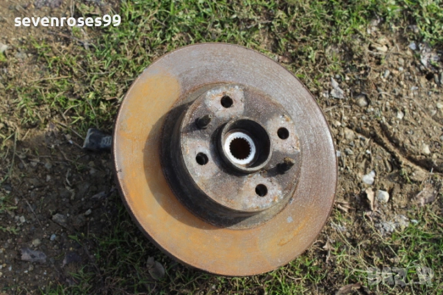 Шенкел главина с диск преден ляв Фиат Пунто 2 2001 1.2i 60 Fiat Punto 2  2/3врати, снимка 2 - Части - 53194161