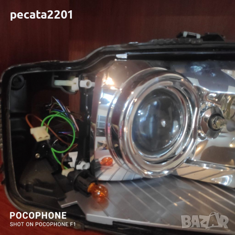 Продавам - оригинален десен ксенонов фар за Ауди А8 Д3 2002-2006 г за части, снимка 2 - Части - 36499529