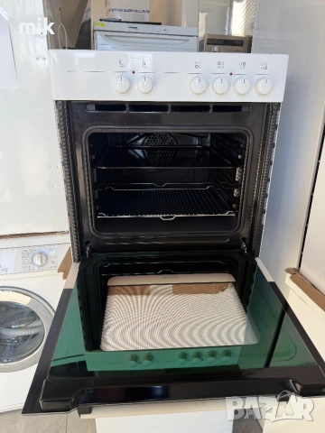 Бяла фурна с керамичен плот Bosch , снимка 4 - Печки, фурни - 52915322